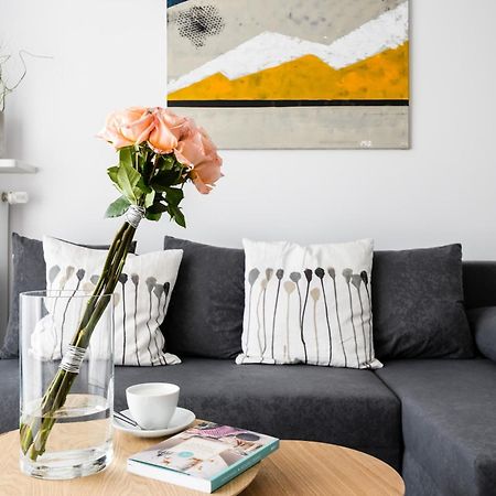 M&R Apartament Airport&Business Premium Komputerowa - Underground Garage - Free Wifi - Netflix - Self Check-In - 5 Min From Chopin Airport Warsaw Ngoại thất bức ảnh