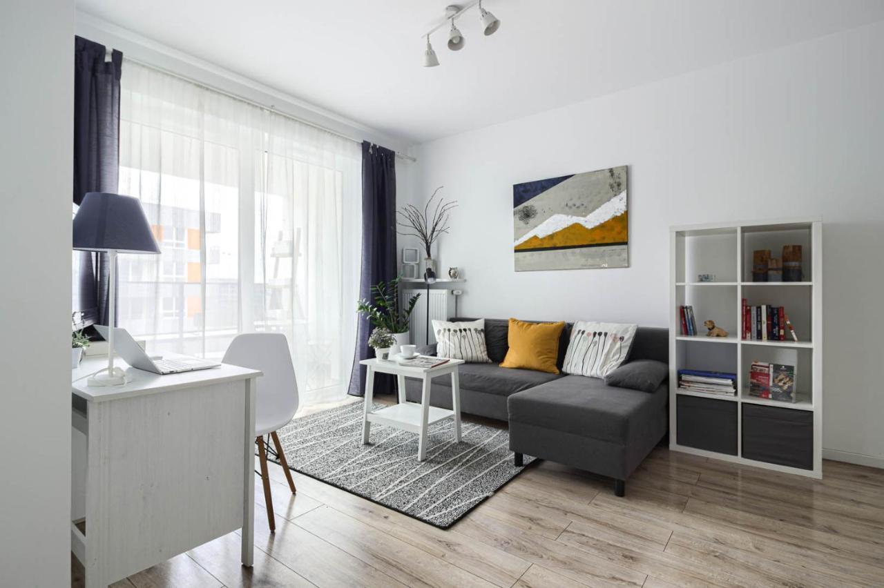 M&R Apartament Airport&Business Premium Komputerowa - Underground Garage - Free Wifi - Netflix - Self Check-In - 5 Min From Chopin Airport Warsaw Ngoại thất bức ảnh