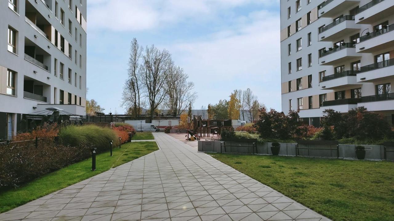 M&R Apartament Airport&Business Premium Komputerowa - Underground Garage - Free Wifi - Netflix - Self Check-In - 5 Min From Chopin Airport Warsaw Ngoại thất bức ảnh