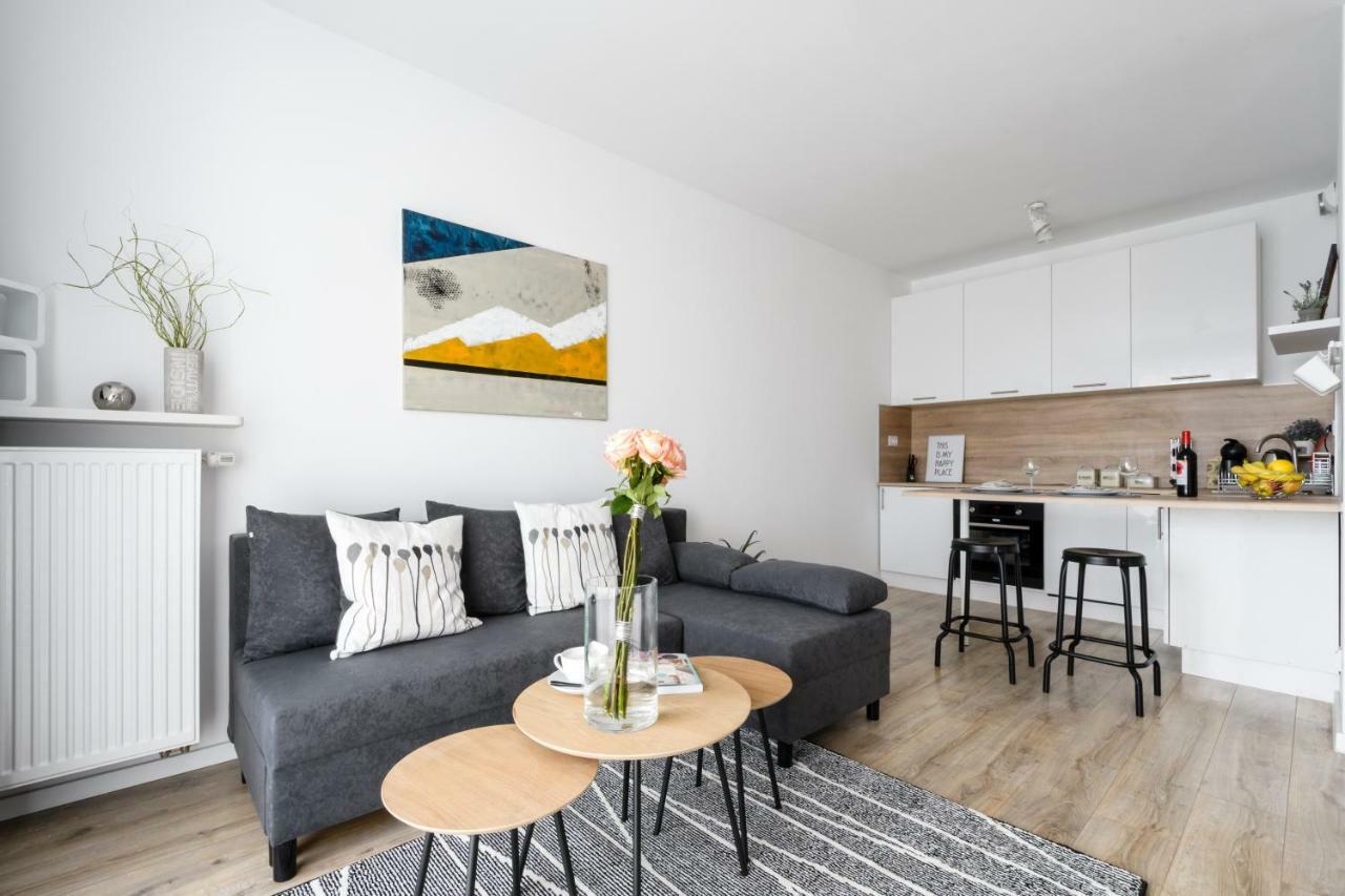 M&R Apartament Airport&Business Premium Komputerowa - Underground Garage - Free Wifi - Netflix - Self Check-In - 5 Min From Chopin Airport Warsaw Ngoại thất bức ảnh