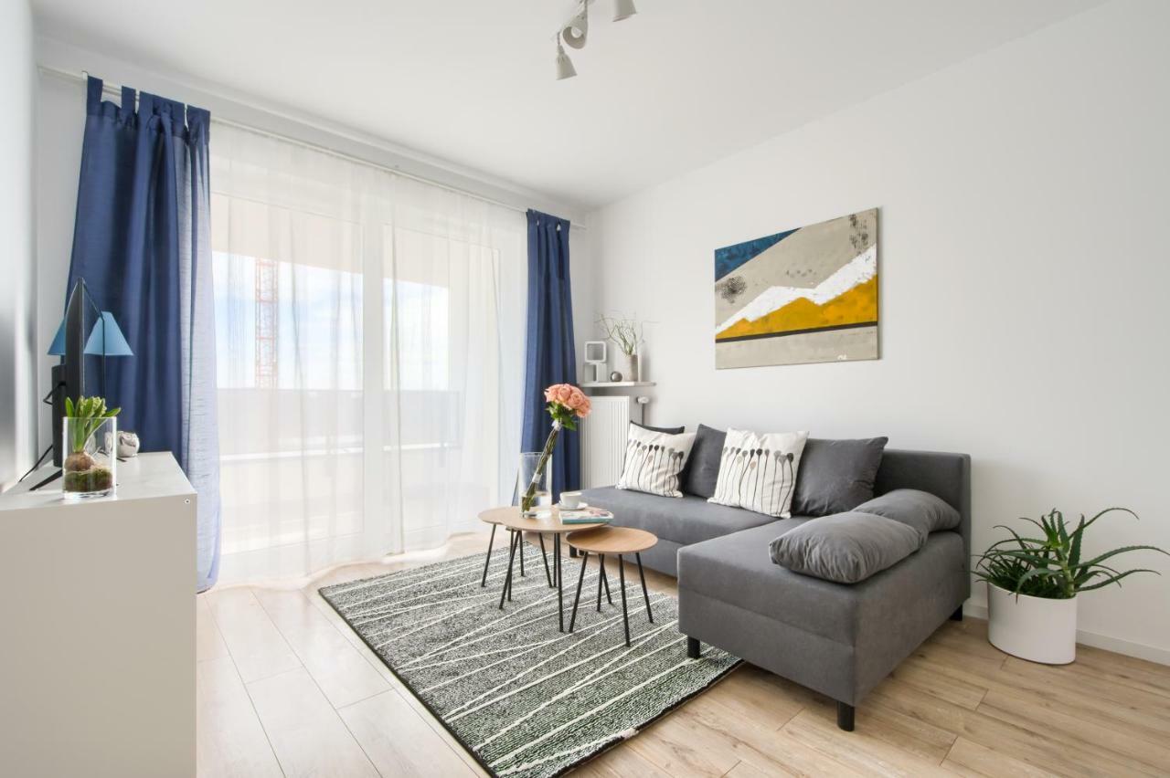 M&R Apartament Airport&Business Premium Komputerowa - Underground Garage - Free Wifi - Netflix - Self Check-In - 5 Min From Chopin Airport Warsaw Ngoại thất bức ảnh
