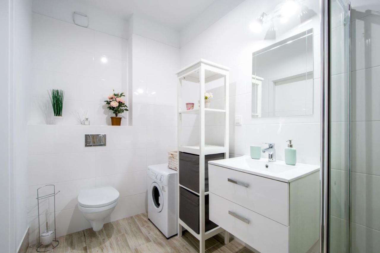 M&R Apartament Airport&Business Premium Komputerowa - Underground Garage - Free Wifi - Netflix - Self Check-In - 5 Min From Chopin Airport Warsaw Ngoại thất bức ảnh