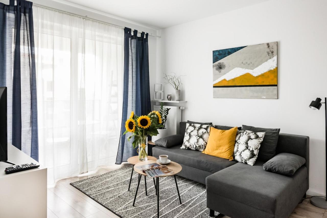 M&R Apartament Airport&Business Premium Komputerowa - Underground Garage - Free Wifi - Netflix - Self Check-In - 5 Min From Chopin Airport Warsaw Ngoại thất bức ảnh
