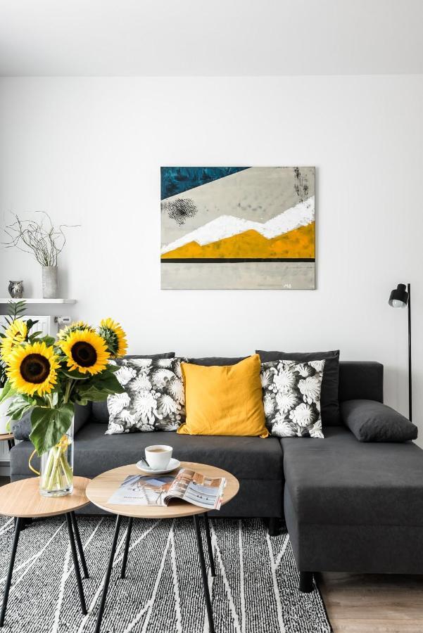 M&R Apartament Airport&Business Premium Komputerowa - Underground Garage - Free Wifi - Netflix - Self Check-In - 5 Min From Chopin Airport Warsaw Ngoại thất bức ảnh