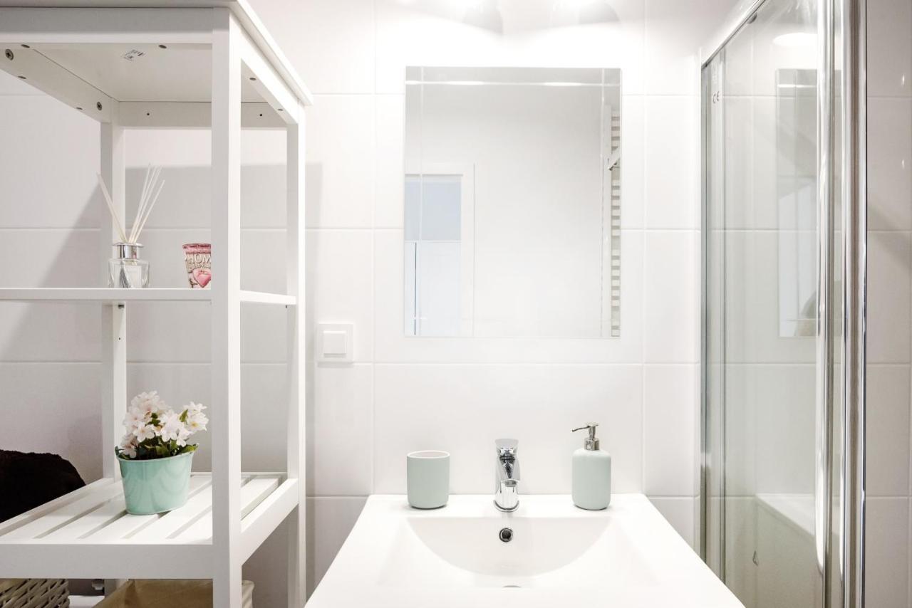 M&R Apartament Airport&Business Premium Komputerowa - Underground Garage - Free Wifi - Netflix - Self Check-In - 5 Min From Chopin Airport Warsaw Ngoại thất bức ảnh