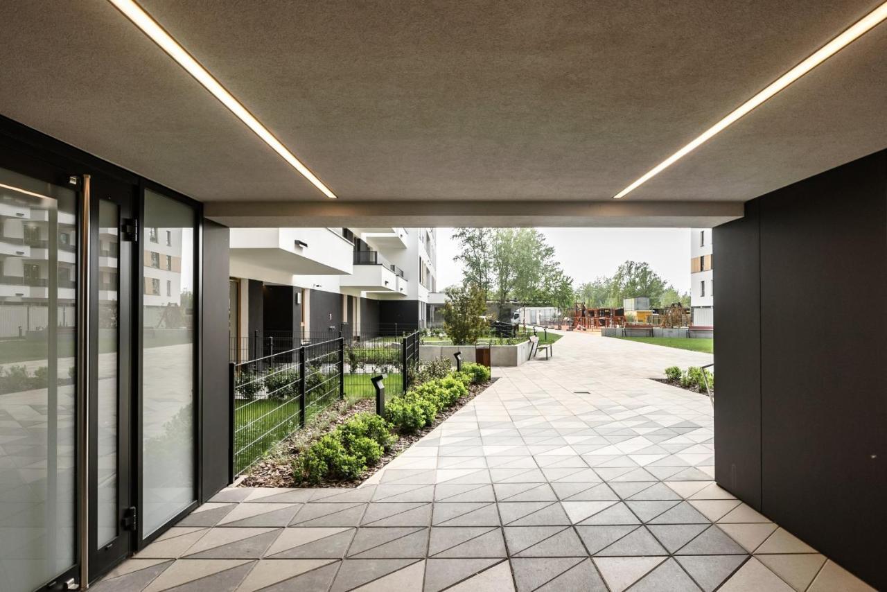 M&R Apartament Airport&Business Premium Komputerowa - Underground Garage - Free Wifi - Netflix - Self Check-In - 5 Min From Chopin Airport Warsaw Ngoại thất bức ảnh