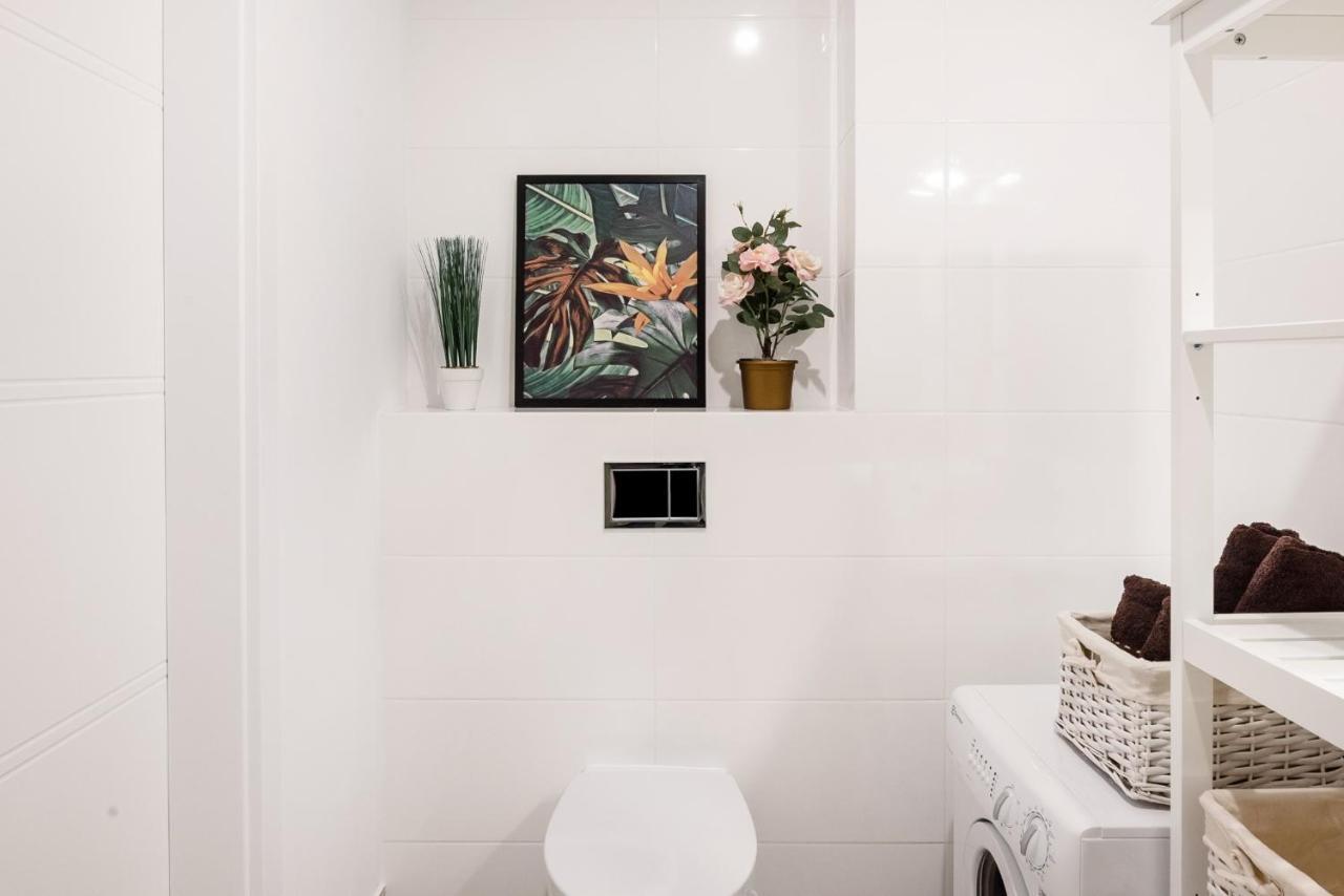 M&R Apartament Airport&Business Premium Komputerowa - Underground Garage - Free Wifi - Netflix - Self Check-In - 5 Min From Chopin Airport Warsaw Ngoại thất bức ảnh